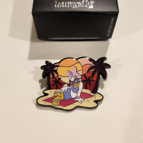 Loungefly Disney Mickey & Friends Daisy Sunset Beach Blind Box Pin Opened - Picture 4 of 11